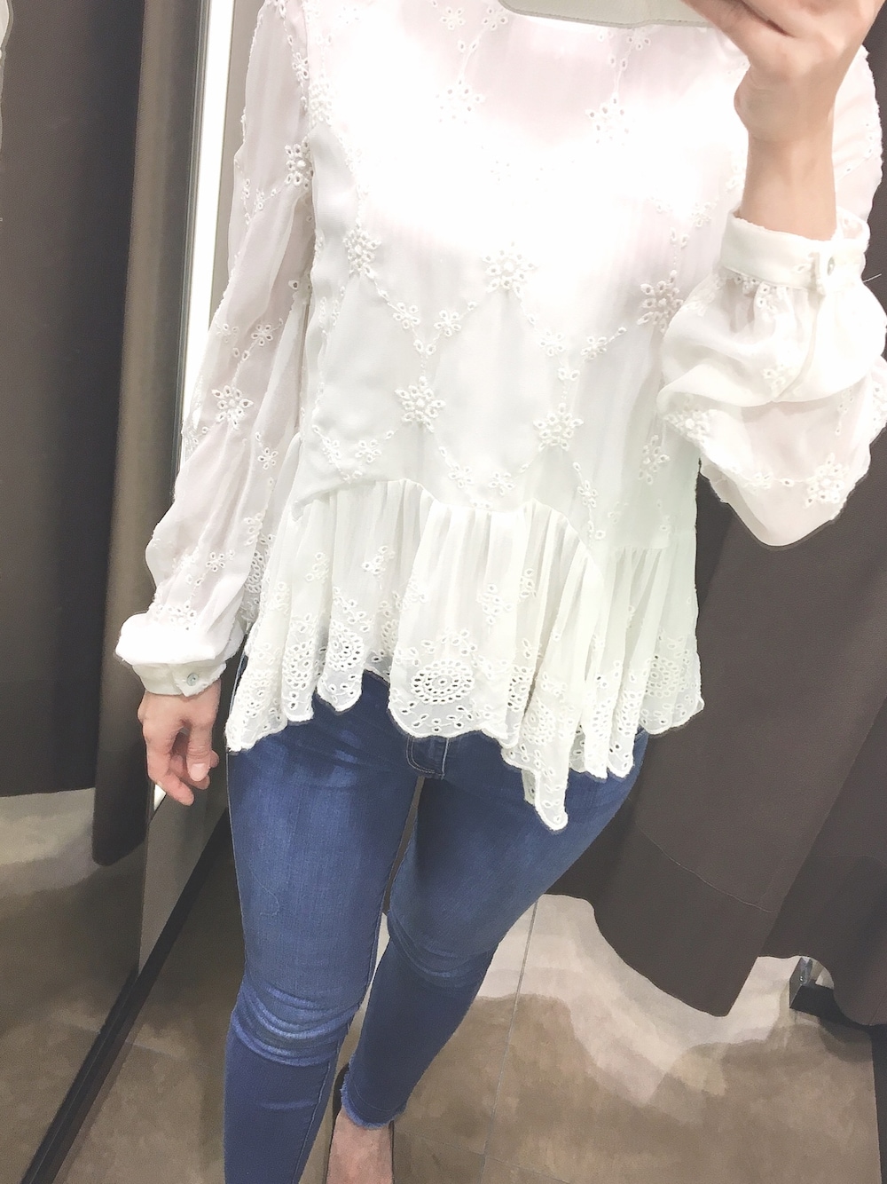 「低身長、春夏コーデ、シンプル」｜「ZARAのアイテム（シャツ/ブラウス、ホワイト系）」を使った、Cさん（レディース・154cm）の春コーディネートの1枚目の写真