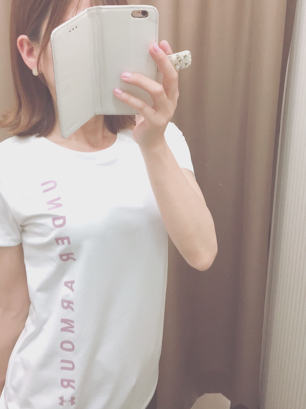「スポーツウェア」｜「UNDER ARMOURのアイテム（Tシャツ/カットソー、ホワイト系）」を使った、Cさん（レディース・154cm）の春コーディネートの1枚目の写真