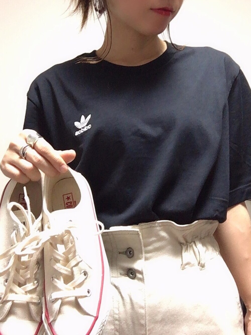 「adidas OriginalsのWEB限定 Adidas/アディダス ESSENTIAL TEE DV1577/DV1576（Tシャツ/カットソー、ブラック系）」を使った、Cさん（レディース・153cm）の春コーディネートの1枚目の写真