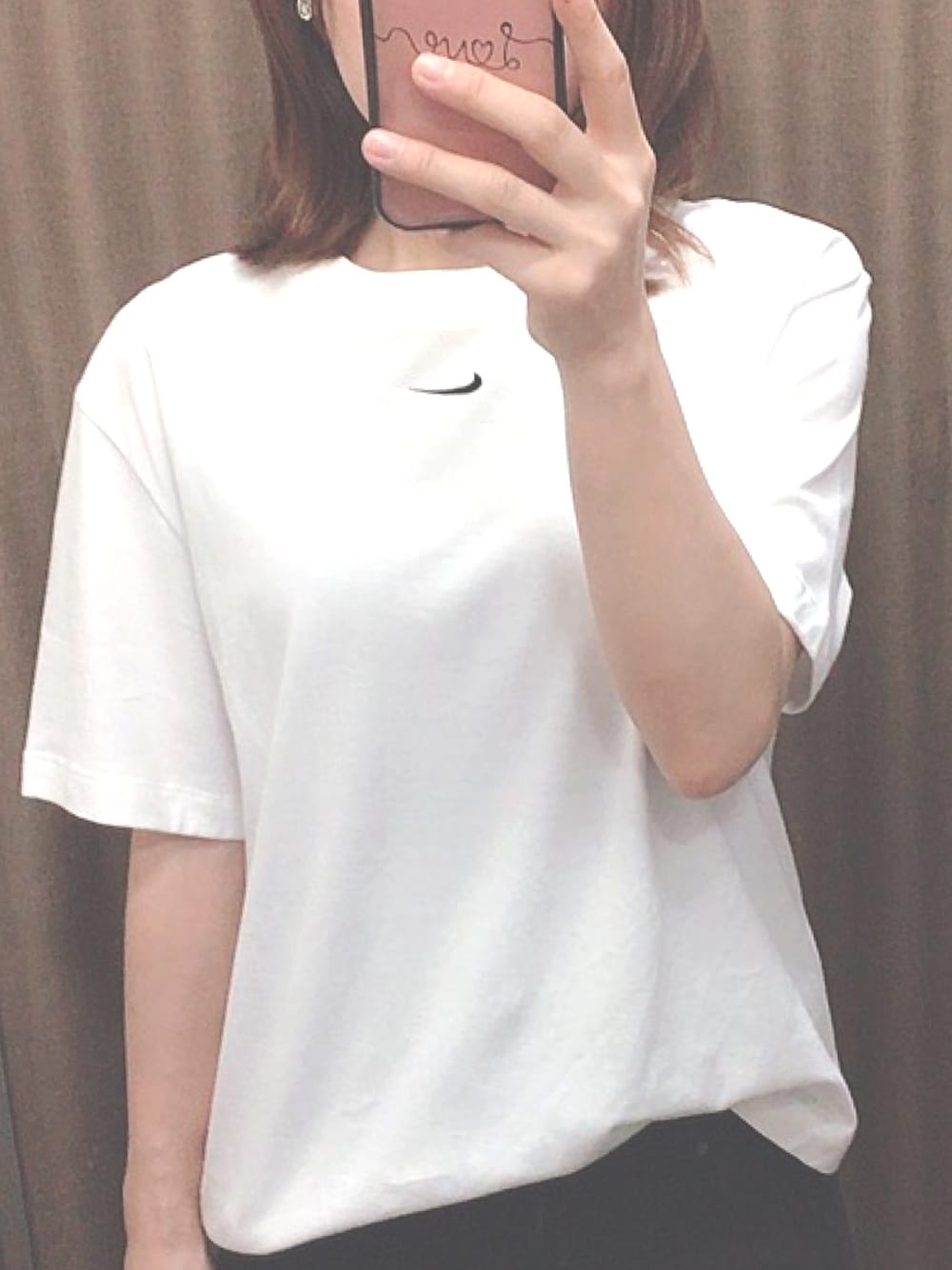 「NIKEのナイキ スポーツウェア エッセンシャル ウィメンズ ショートスリーブ トップ / NIKE（Tシャツ/カットソー、ホワイト系）」を使った、Cさん（レディース・154cm）の春コーディネートの1枚目の写真