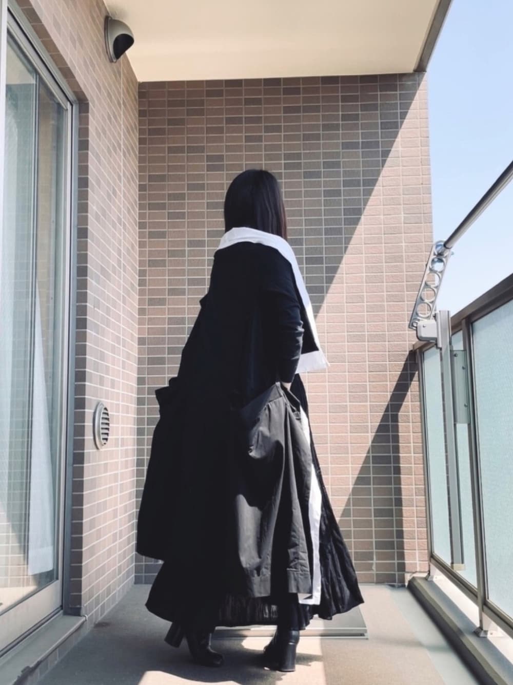 シャツワンピースを使った「ヨウジヤマモト」の人気ファッション