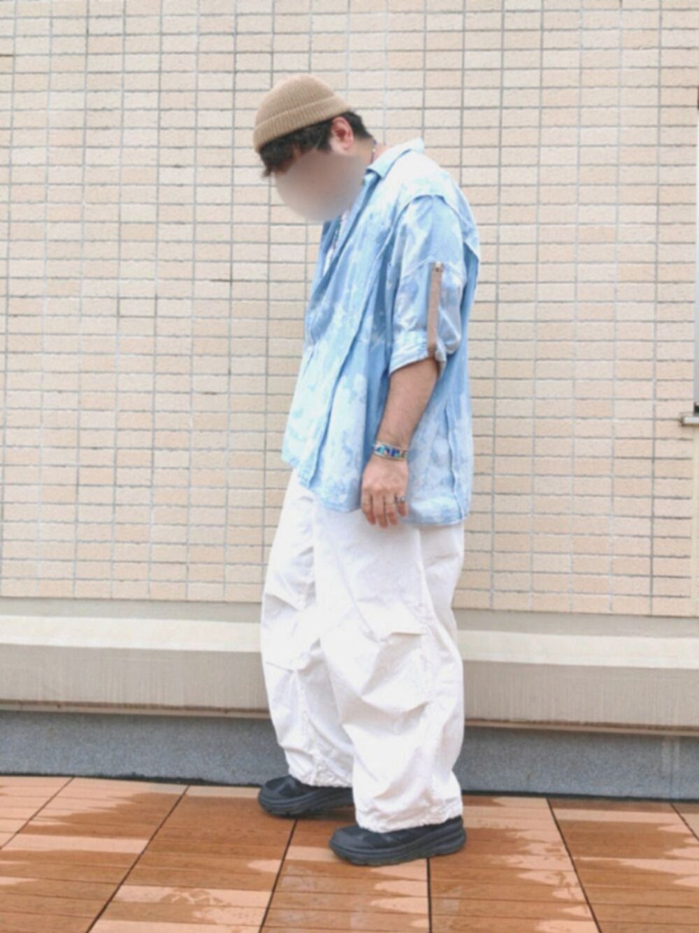 「秋のマイ旬スタイル、ビッグシルエット、スニーカー、古着MIX、ストリート、ニット帽、白パンツ、休日スタイル、インディアンジュエリー、LANTIKI」｜「Engineered Garmentsのアイテム（スニーカー、ブラック系）」を使った、you_woodsさん（メンズ・170cm）の秋コーディネートの1枚目の写真