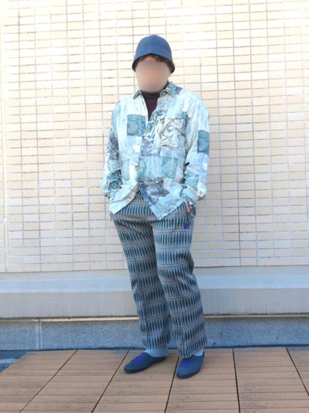「バケットハット、柄シャツ、柄パンツ、ゆるコーデ、同系色コーデ、ワントーンコーデ、タートルネック、モックネック、カラーパンツ、韓国ファッション」｜「Steven Alanの＜Steven Alan＞ TC BIO MARINE HAT/ハット（ハット、グレー系）」を使った、you_woodsさん（メンズ・170cm）の秋コーディネートの1枚目の写真
