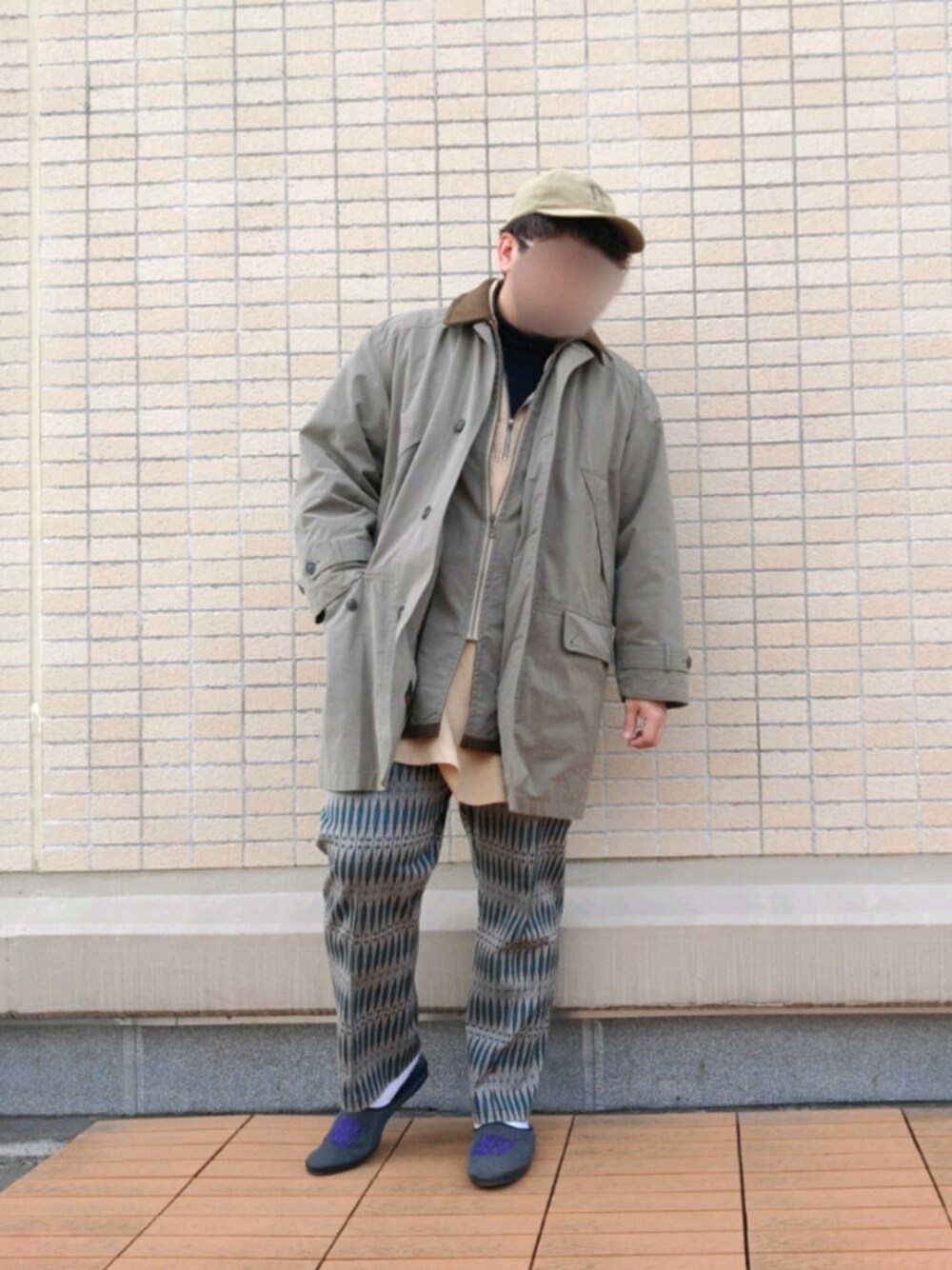 「年末WEAR感謝祭、冬コーデ、オーバーコート、キャップ、古着MIX、ミュール、あったかコーデ、プチプラ、カラーパンツ、クリスマス」｜「Needlesのアイテム（パンツ、グリーン系）」を使った、you_woodsさん（メンズ・170cm）の冬コーディネートの1枚目の写真