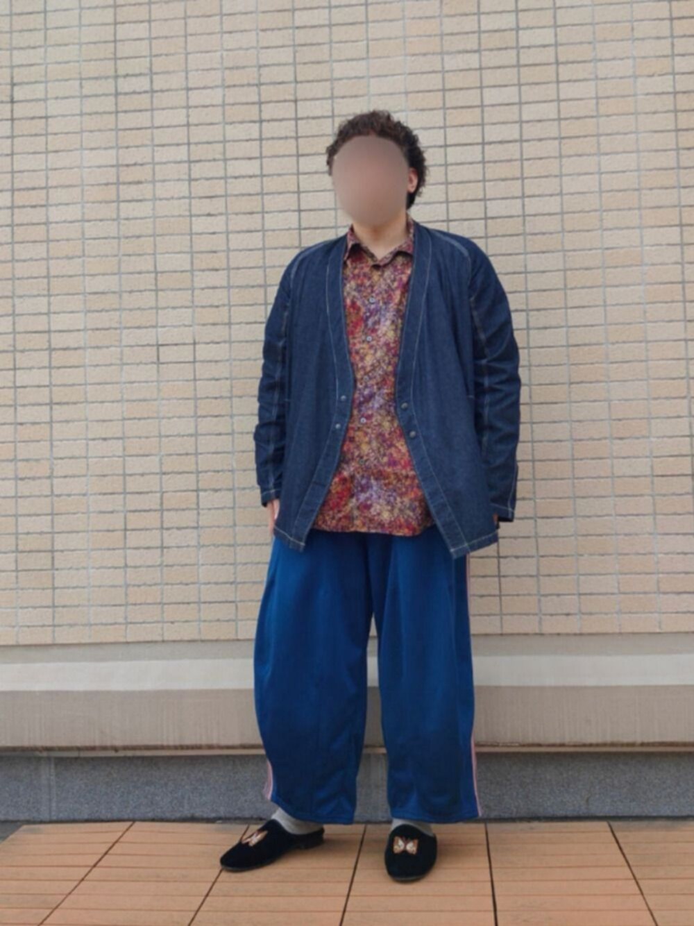 「私の推しブランド、ワイドパンツ、Nepenthes、NEEDLES、ミュール、トラックパンツ、ヒザデルパンツ、作務衣、柄シャツ、ゆるコーデ」｜「Needlesのアイテム（パンツ、グリーン系）」を使った、you_woodsさん（メンズ・170cm）の冬コーディネートの1枚目の写真