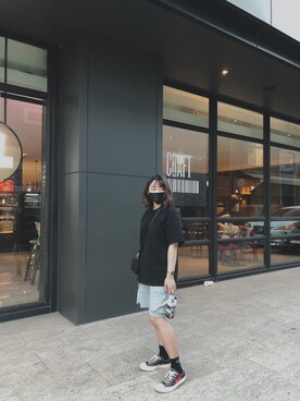 「jksのアイテム（Tシャツ/カットソー、ブラック系）」を使った、Carinaさん（レディース）の夏コーディネート