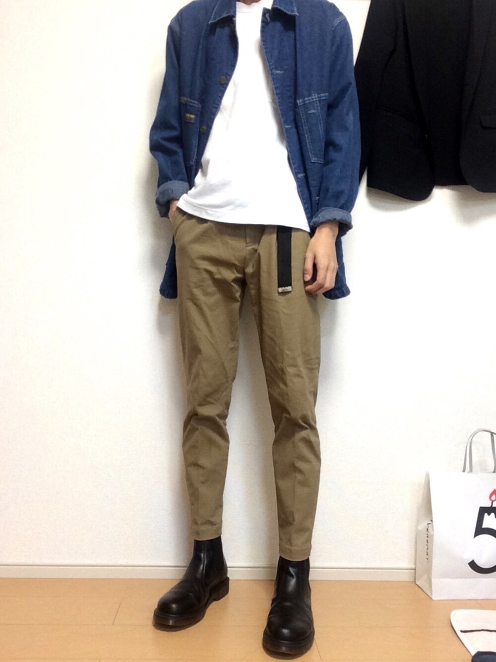 「秋のコーデ」｜「koeのアイテム（パンツ、ベージュ系）」を使った、ふじじさん（メンズ・178cm）の秋コーディネートの1枚目の写真