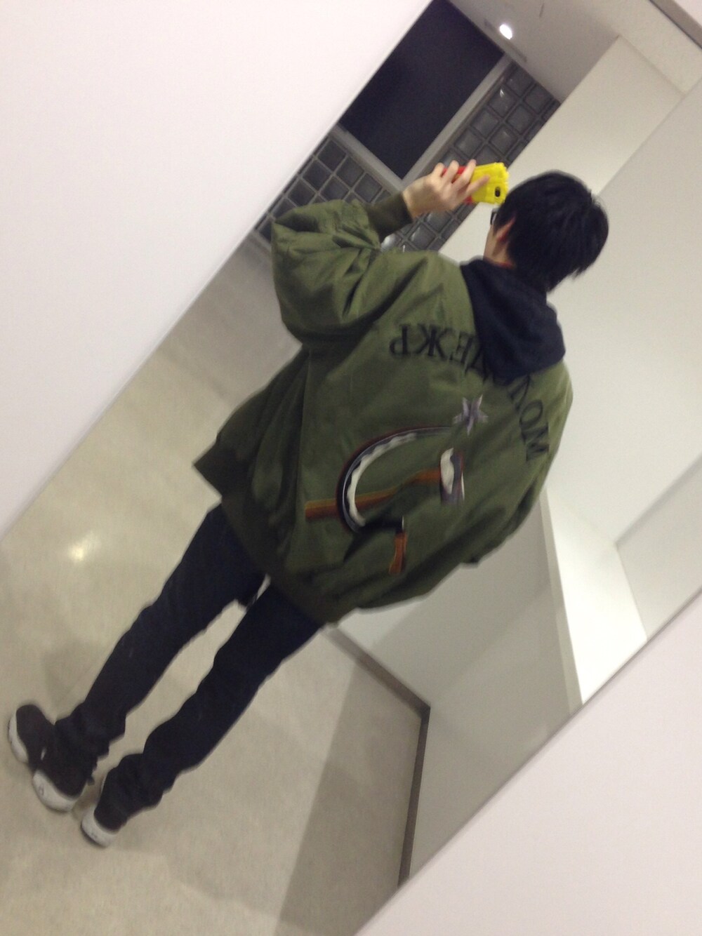 「MA-1、g.v.g.v.、MARCELO BURLON、LEE、gosharubchinskiy、パーカー、デニム、reebok、バックスタイル」｜「G.V.G.V.のEMBROIDERED OVERSIZED MA-1 BLOUSON (MA1)（MA-1、グリーン系）」を使った、メジロマックイーン🐴さん（メンズ・177cm）の秋コーディネートの1枚目の写真