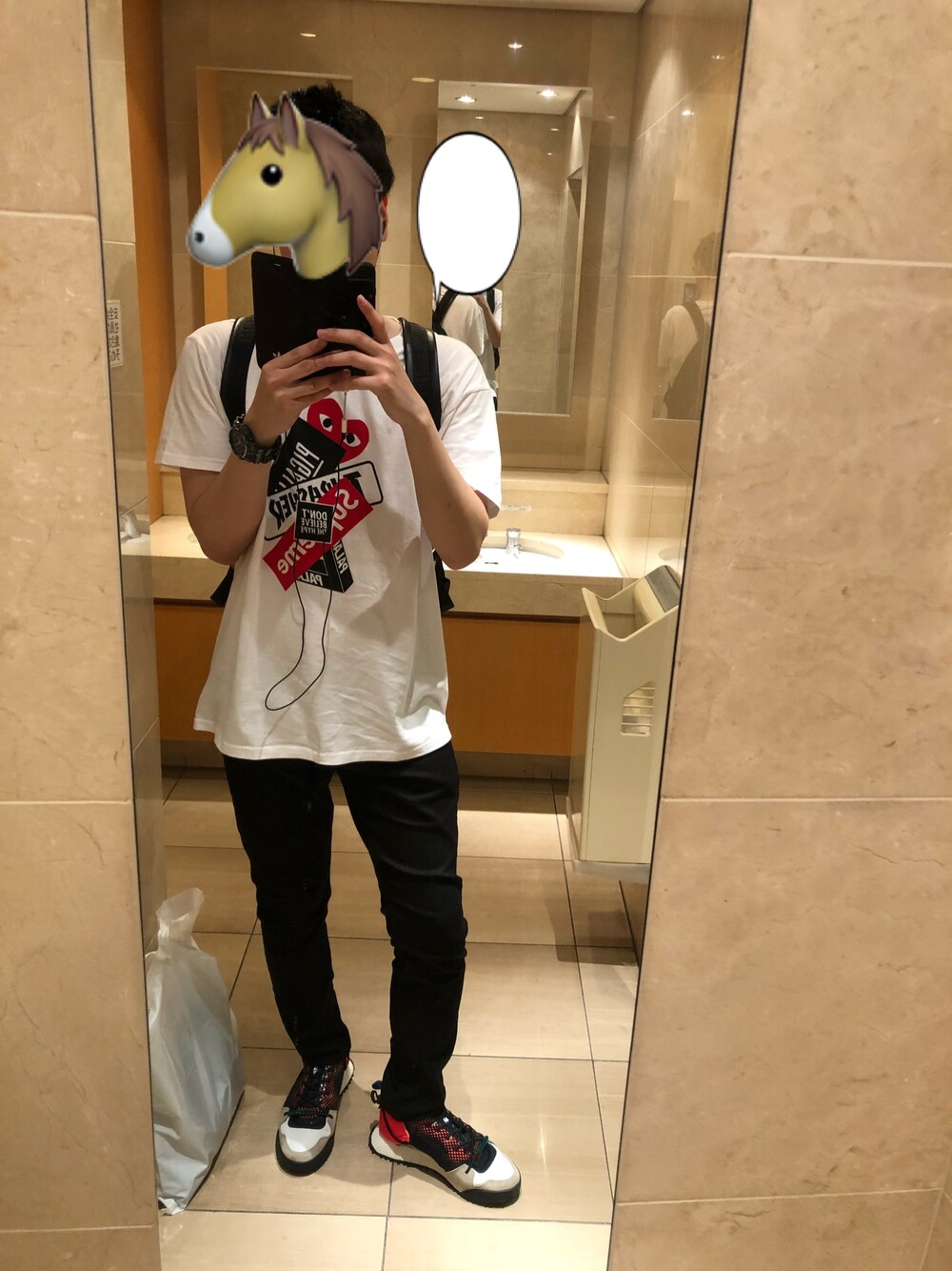 「Tシャツ、デニム、バックパック、coen、スニーカー、GIVENCHY、alexanderwang×adidas、adidas」｜「TWOANGLEのアイテム（Tシャツ/カットソー、ホワイト系）」を使った、メジロマックイーン🐴さん（メンズ・178cm）の夏コーディネートの1枚目の写真