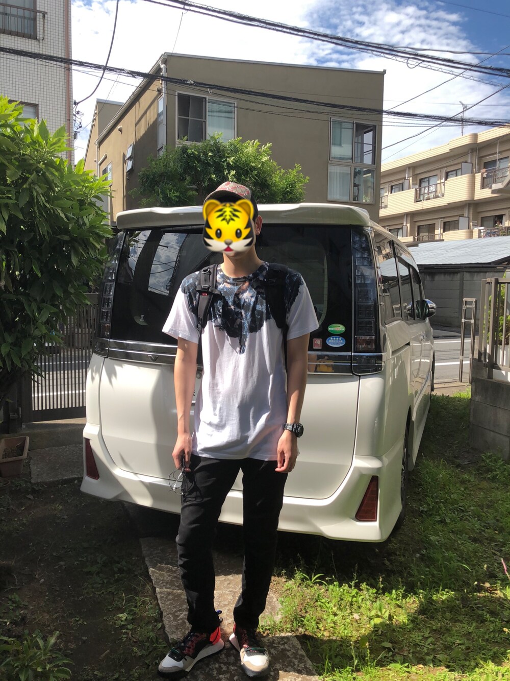 「ヘビ柄、キャップ、デニム、GUCCI、MARCELO BURLON、supreme、coen、Alexander Wang、スニーカー、バックパック」｜「MARCELO BURLONのアイテム（Tシャツ/カットソー、ホワイト系）」を使った、メジロマックイーン🐴さん（メンズ・178cm）の夏コーディネートの1枚目の写真