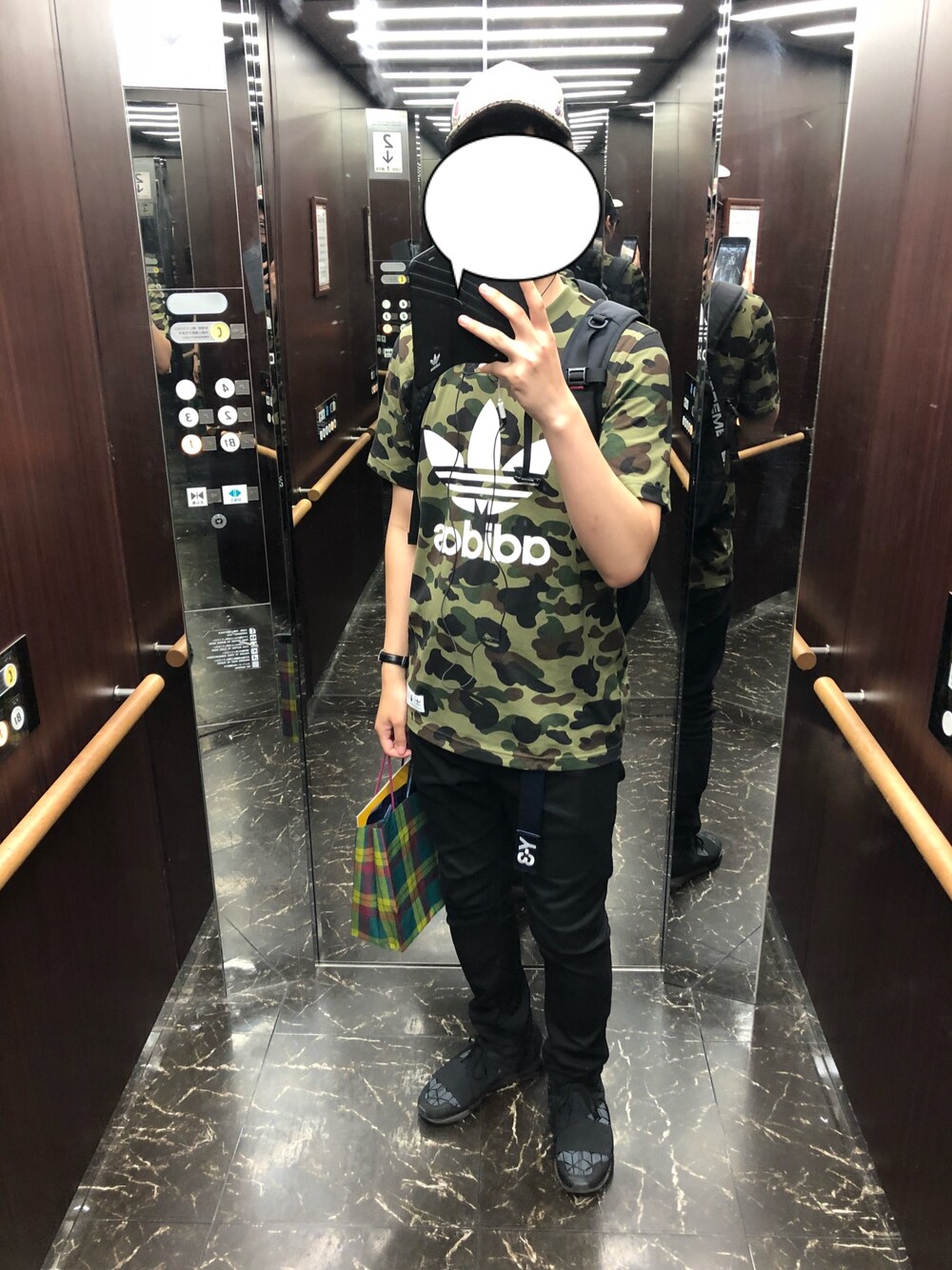 「A BATHING APE、adidas、Y-3、QASA、coen、GUCCI、キャップ、supreme、バックパック、Tシャツ」｜「Y-3のアイテム（スニーカー、ブラック系）」を使った、メジロマックイーン🐴さん（メンズ・178cm）の夏コーディネートの1枚目の写真