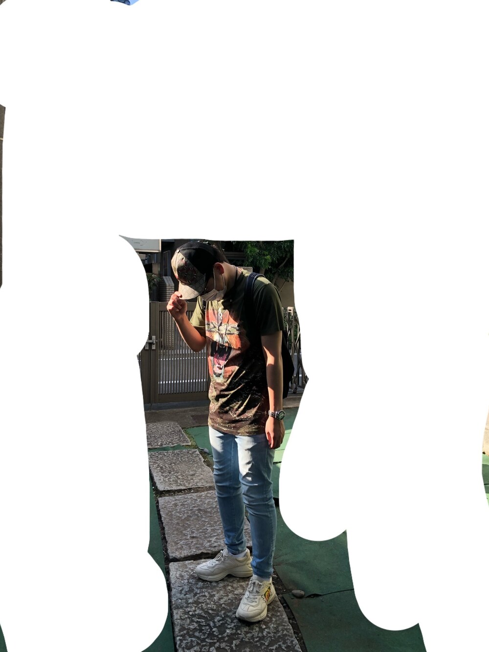 「GUCCI、デニムパンツ、MARCELO BURLON、GIVENCHY、Tシャツ、ダッドスニーカー」｜「MARCELO BURLONのアイテム（Tシャツ/カットソー、グリーン系）」を使った、メジロマックイーン🐴さん（メンズ・178cm）の夏コーディネートの1枚目の写真