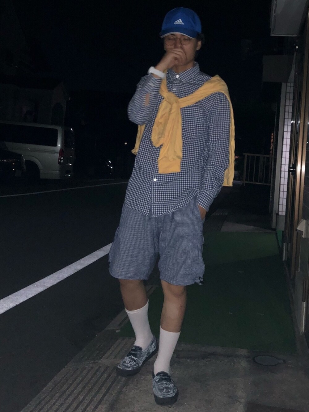 「休日スタイル、ギンガムチェックパンツ、ギンガムチェック、ギンガムチェックシャツ、ユニクロ、シンプルコーデ、おしゃれさんと繋がりたい、お洒落さんとつながりたい、美容師」｜「UNIQLOのアイテム（シャツ/ブラウス、ブルー系）」を使った、ジョージさん（メンズ・171cm）の秋コーディネートの1枚目の写真