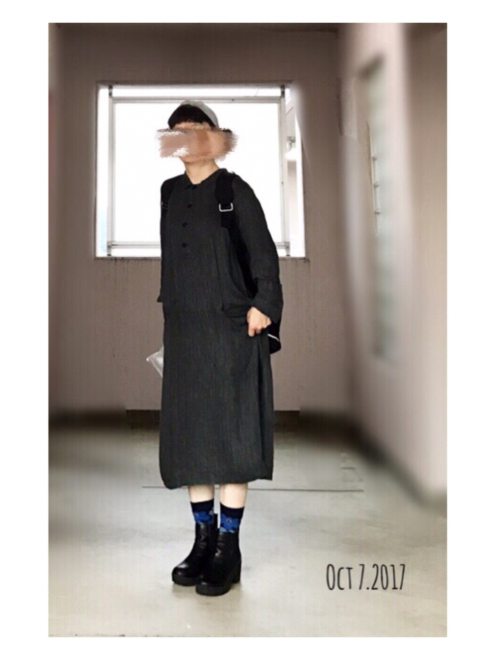 「シンプルコーデ、おしゃれさんと繋がりたい、秋コーデ、黒、リュック、ヘアバンド、ショートブーツ、サイドゴアブーツ、ワンピース」｜「pritのアイテム（ワンピース、ブラック系）」を使った、c_o_c_oさん（レディース・158cm）の秋コーディネートの1枚目の写真