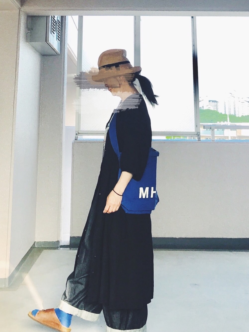 「パンツスタイル、シンプルコーデ、お洒落さんとつながりたい、麦わら帽子、ラクチンコーデ」｜「mature ha.のアイテム（帽子、ベージュ系）」を使った、c_o_c_oさん（レディース・158cm）の秋コーディネートの1枚目の写真