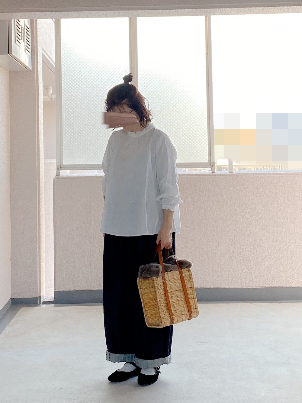 「シンプル、お洒落さんとつながりたい、着回しコーデ、リラックススタイル、ナチュラル、カンフーシューズ、外ハネ、ハーフアップ」｜「nest Robeのアイテム（シャツ/ブラウス、ホワイト系）」を使った、c_o_c_oさん（レディース・158cm）の秋コーディネートの1枚目の写真