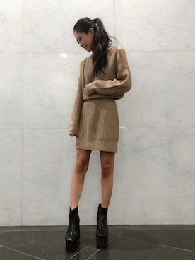 「オープンショルダー」｜「アイテム（ブーツ）」を使った、NOZOMI TANAKAさん（レディース・158cm）の秋コーディネート