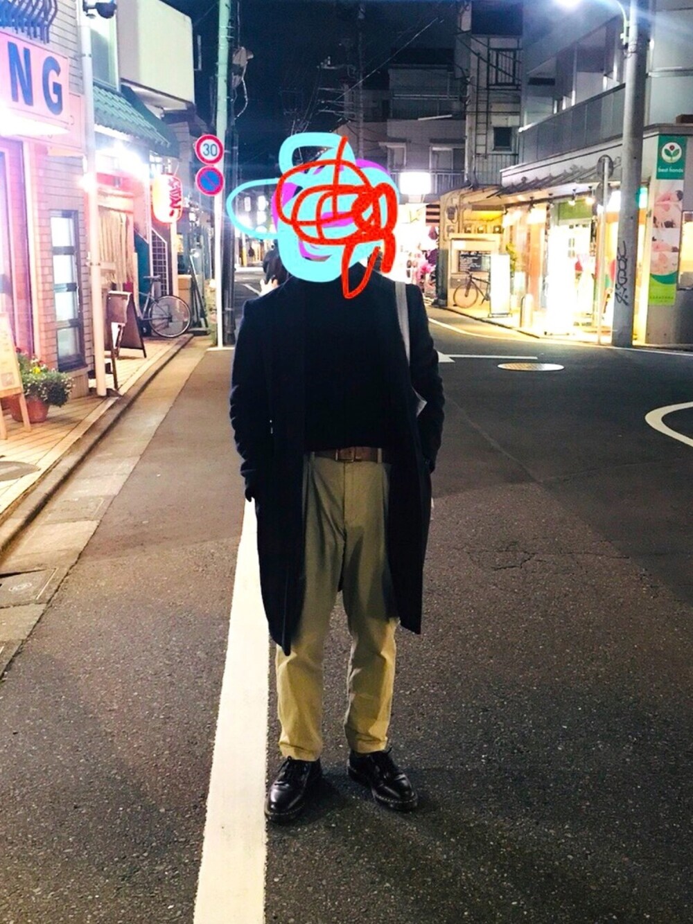 「シンプルコーデ、古着、下北沢、ニット、ニットイン、オトナカジュアル、FREAK’Ｓ STORE、UNIQLO、Dr.Martens、鳥の声」｜「FREAK'S STOREのカシミヤ ウール チェスターコート（チェスターコート、ブルー系）」を使った、bird voiceさん（メンズ・170cm）の春コーディネートの1枚目の写真