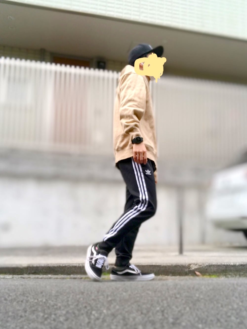 「休日スタイル、お散歩コーデ、シンプル、カジュアル、キャップ、brixton、GU、adidas originals、VANS、鳥の声」｜「GUのSTARWARS×GU（パーカー、ベージュ系）」を使った、bird voiceさん（メンズ・170cm）の春コーディネートの1枚目の写真