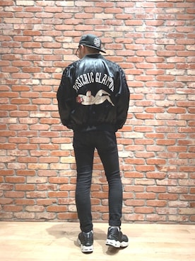 「モノトーンコーデ」｜「アイテム（スカジャン）」を使った、DUKASHUNさん（メンズ・175cm）の秋コーディネート