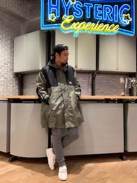 「HYSTERIC GLAMOUR（ヒステリックグラマー）のHYS WHISKY柄 刺繍キャップ（キャップ）」を使った、DUKASHUNさん（メンズ・175cm）の冬コーディネート