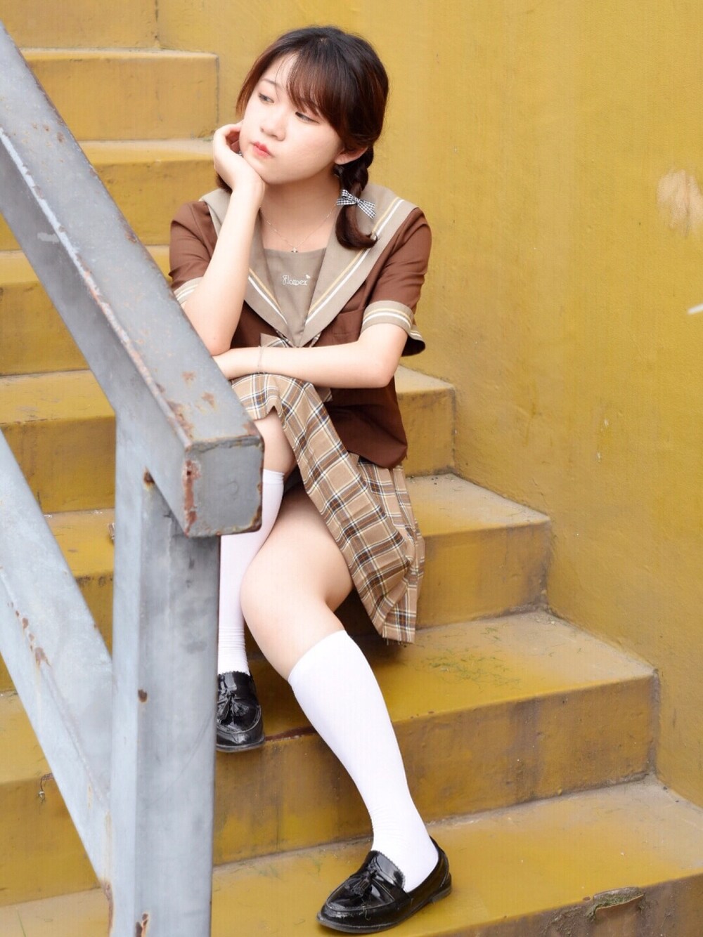 「sakuraのアイテム（トップス、ブラウン系）」を使った、Lareinnnaさん（レディース・152cm）の春コーディネートの1枚目の写真