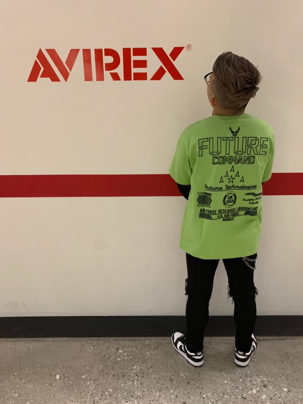 「AVIREX、ファッションの力を信じよう、シンプルコーデ、今日のコーデ、春夏コーデ、ootd、夏コーデ、Tシャツ、低身長コーデ、いいね、save、フォローお願いします🤑」｜「AVIREXの刺繍Tシャツ フューチャーコマンド/S/S EMB TEE "FUTURE COMMAND"（Tシャツ/カットソー、グリーン系）」を使った、Kentaさん（メンズ・166cm）の夏コーディネートの1枚目の写真