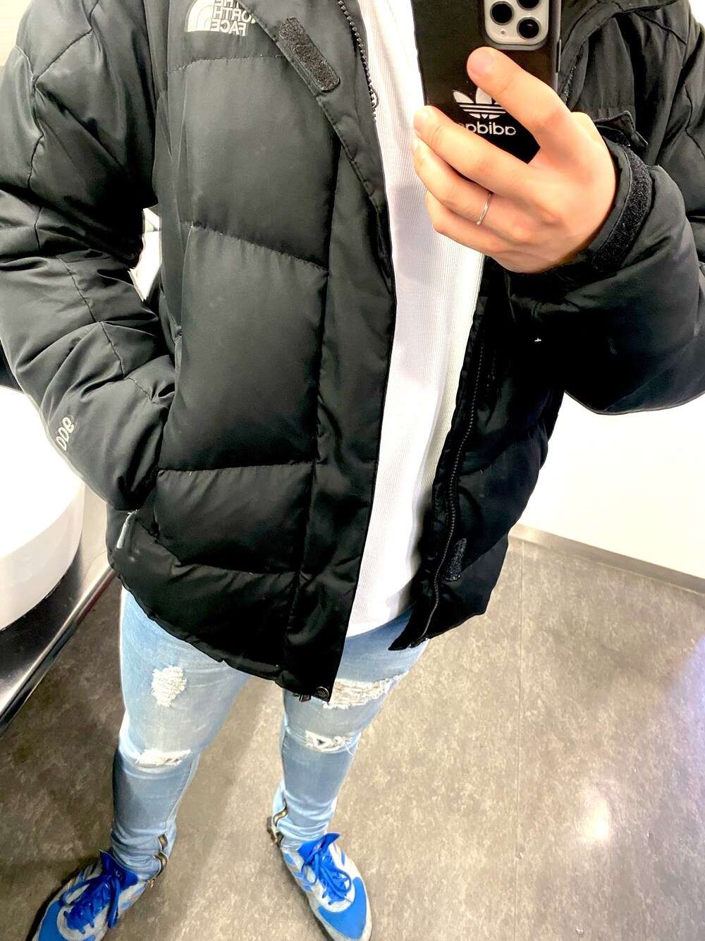 「冬コーデ、THE NORTH FACE、adidas、いいね、save、フォローお願いします🤑、いいね返し」｜「THE NORTH FACEのアイテム（その他アウター、ブラック系）」を使った、かずさん（メンズ・175cm）の冬コーディネートの1枚目の写真