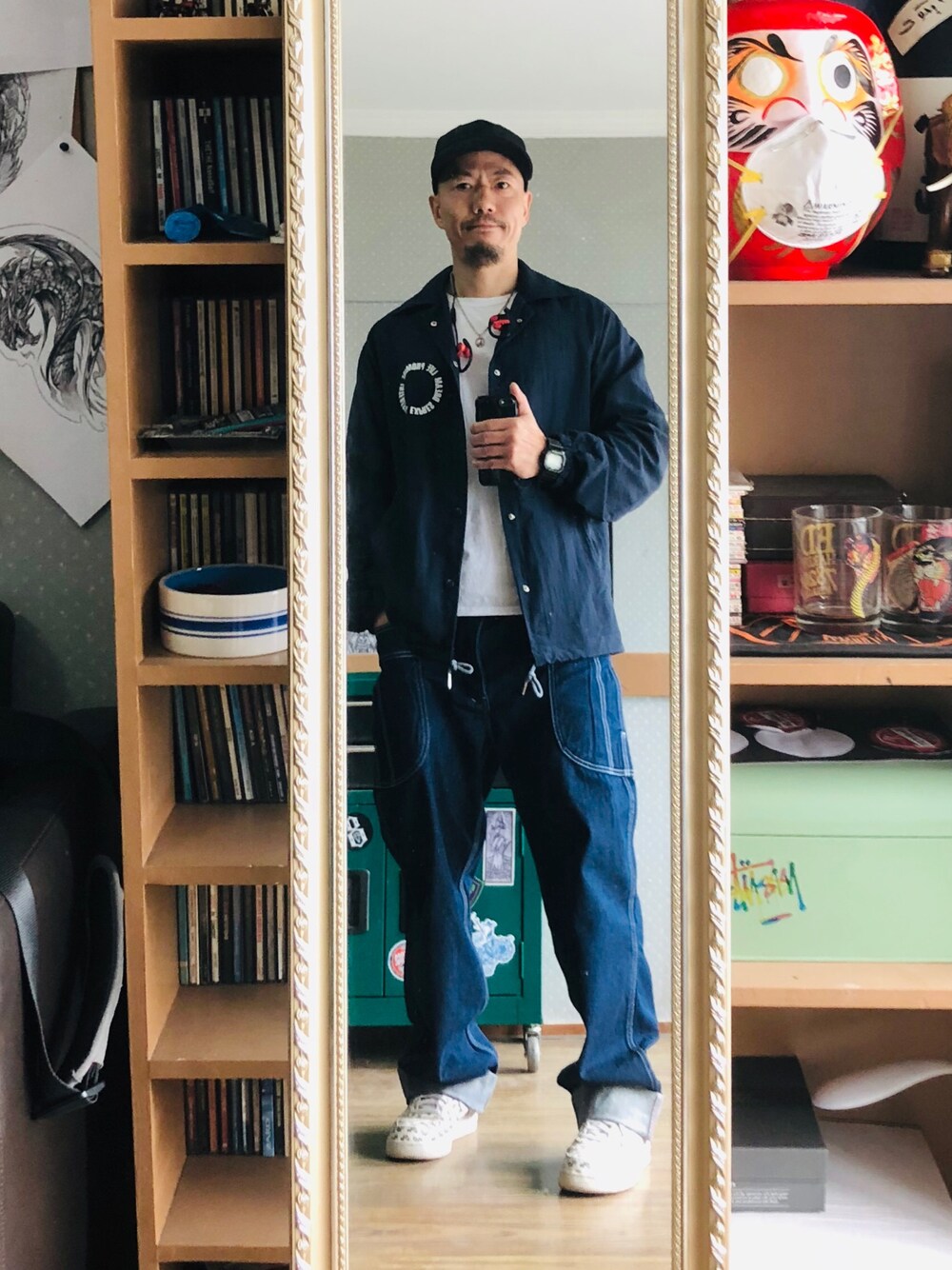 「CHUMSのアイテム（デニムパンツ、ブルー系）」を使った、Da镇さん（メンズ・170cm）の秋コーディネートの1枚目の写真