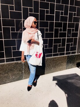 Nafisa  is wearing H&M