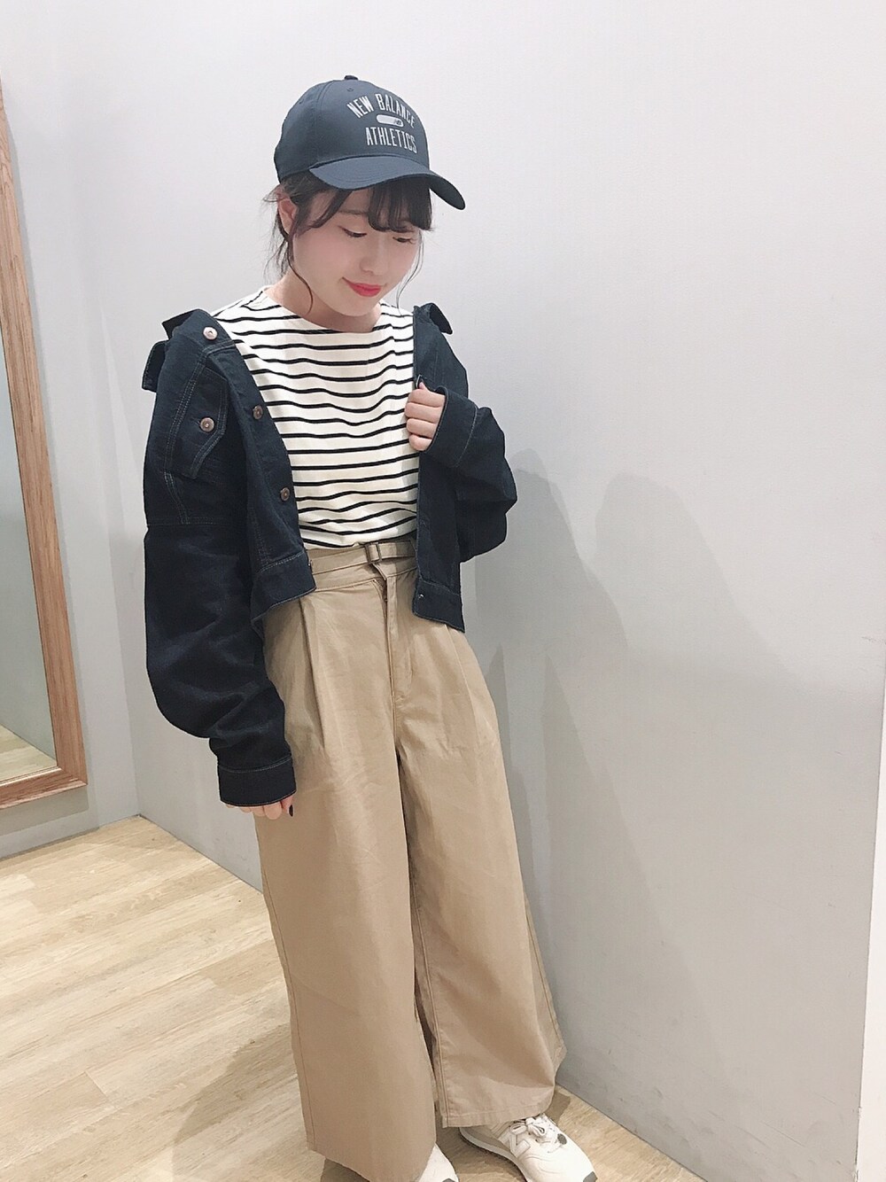 「カジュアル、定番、Gジャン、ボーダー、チノパン、ワイドパンツ、デニム、earth music&ecology、アパレルスタッフ、New Balance」｜「NEW BALANCEの【別注】New Balance×earthキャップ（キャップ、ブルー系）」を使った、𝓼𝓱𝓲𝓸さん（レディース・157cm）の夏コーディネートの1枚目の写真