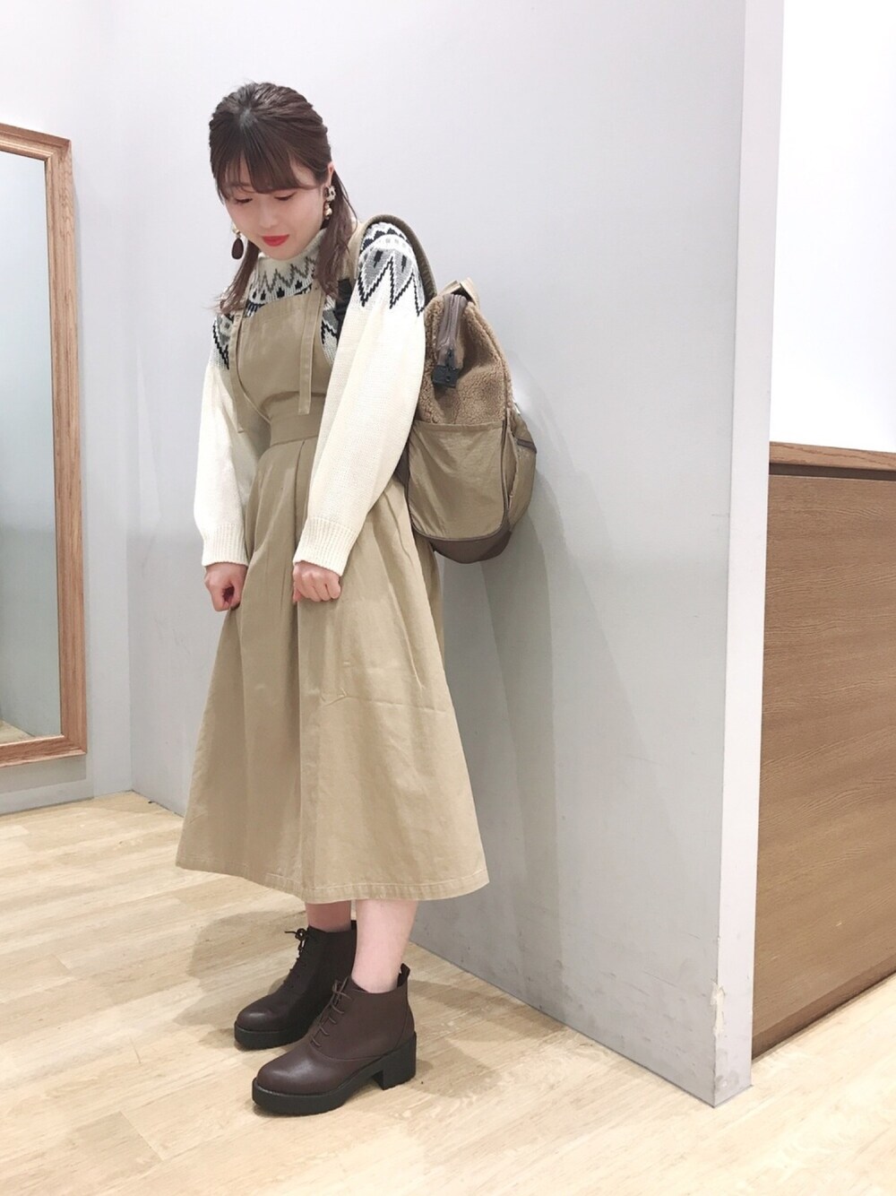 「ノルディック柄、セーター、オールインワン、ブーツ、earth music&ecology、ORiental TRaffic(ORiental TRaffic)、冬コーデ、カジュアル、アパレルスタッフ」｜「earth music&ecologyの・ミモレ丈サロペット（サロペット/オーバーオール、ベージュ系）」を使った、𝓼𝓱𝓲𝓸さん（レディース・157cm）の秋コーディネートの1枚目の写真