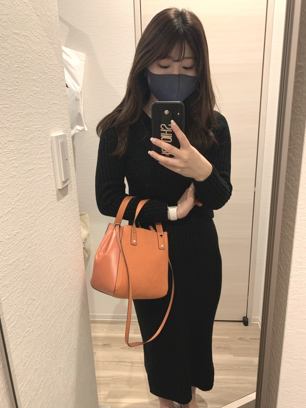 「ブラック、ワンピース、GRL、グレイル、休日コーデ、ラクチンコーデ、ニットコーデ、プチプラ、ootd」｜「GRLのアイテム（ワンピース/ドレス、ブラック系）」を使った、𝓼𝓱𝓲𝓸さん（レディース・157cm）の秋コーディネートの1枚目の写真
