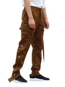 「OFF-WHITE」｜「アイテム（チノパンツ）」を使った、Urkoolwearさん（メンズ・180cm）の秋コーディネート