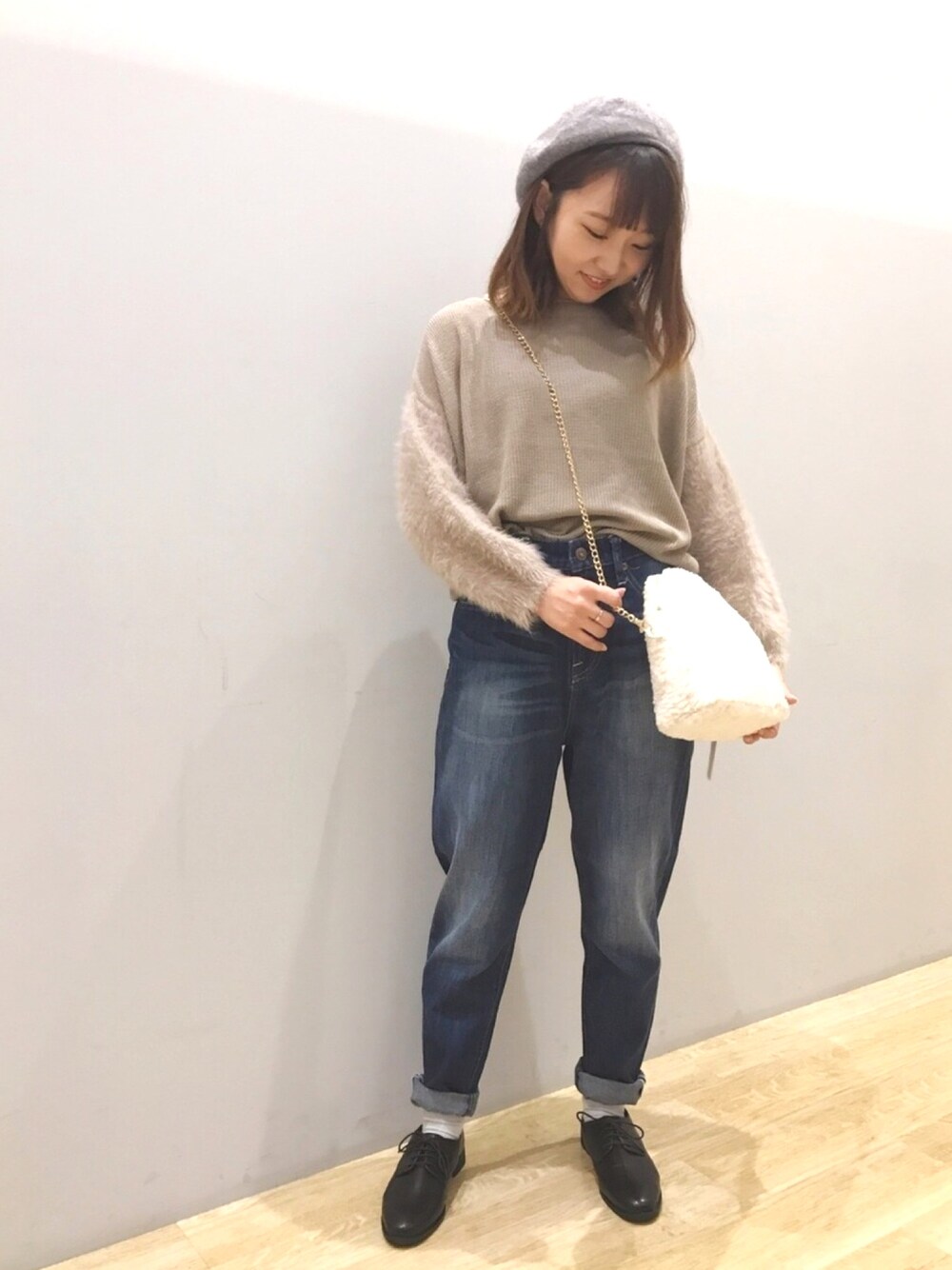 「ベレー帽、シャギーニット、earth music&ecology、テーパードパンツ、デニム、オックスフォード、メンズライク、秋色、パンツスタイル、チビーズ✳︎」｜「earth music&ecologyのアイテム（ハンチング/ベレー帽、ブルー系）」を使った、Ushijawaさん（レディース・149cm）の秋コーディネートの1枚目の写真