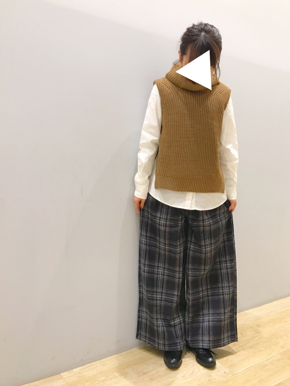 「earth music&ecology、チェック、チェックパンツ、タートルネック、タートルネックニット、キャメル、シャツスタイル、メンズライク、低身長、チビーズ✳︎」｜「earth music&ecologyのSET2点 タートルニット+シャツ（ニット/セーター、イエロー系）」を使った、Ushijawaさん（レディース・149cm）の秋コーディネートの1枚目の写真