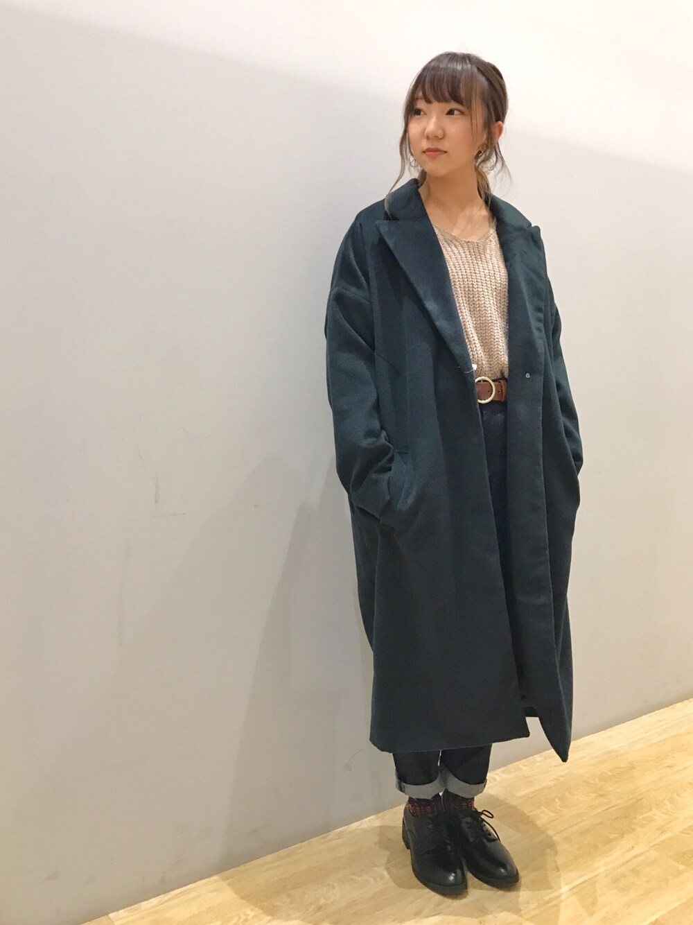「earth music&ecology、Green Parks、グリーン、チェスターコート、オーバーサイズ、テーパードパンツ、テーパードデニム、低身長、チビーズ✳︎、マニッシュ」｜「Green　Parksの・チェスターコート（チェスターコート、グリーン系）」を使った、Ushijawaさん（レディース・149cm）の冬コーディネートの1枚目の写真