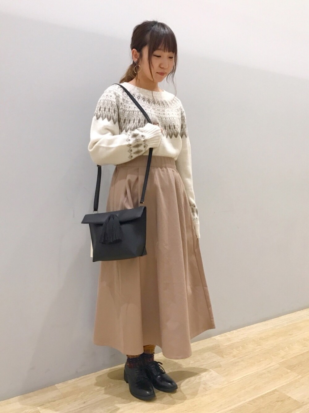 「ノルディック柄、ニット、フレアスカート、earth music&ecology、低身長、チビーズ✳︎、ミモレ丈スカート、冬、ゆるコーデ、カジュアル」｜「earth music&ecologyの・ノルディック柄ニットプルオーバー（ニット/セーター、ホワイト系）」を使った、Ushijawaさん（レディース・149cm）の冬コーディネートの1枚目の写真