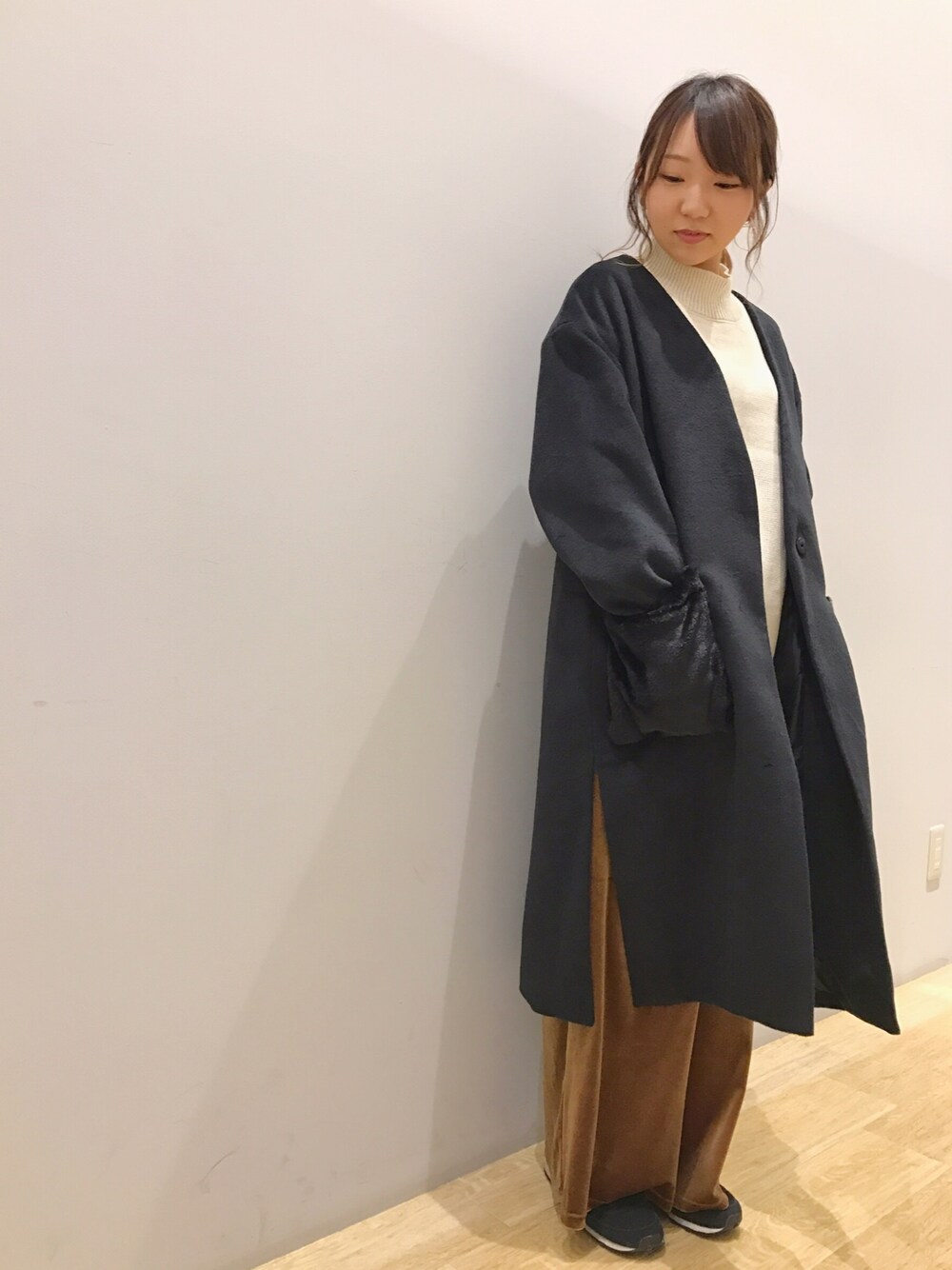 「コート、ネイビー、ポケットファー、ロングコート、ベロアパンツ、シンプル、earth music&ecology、低身長、チビーズ✳︎、Green Parks」｜「earth music&ecologyの・ポケットファーコート（ノーカラージャケット、ブラック系）」を使った、Ushijawaさん（レディース・149cm）の冬コーディネートの1枚目の写真