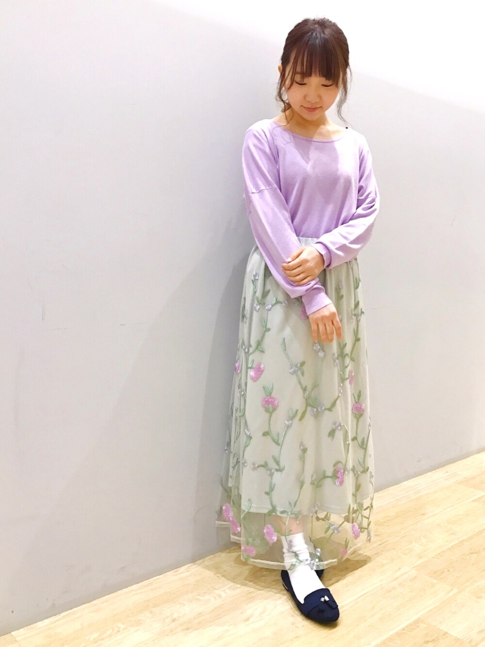 「ラベンダー、刺繍、チュールスカート、earth music&ecology、低身長、チビーズ✳︎、スカート、春コーデ、オトナ女子、パープル」｜「earth music&ecologyの・ドルマンスリーブボートVネックニットプルオーバー（ニット/セーター、パープル系）」を使った、Ushijawaさん（レディース・149cm）の春コーディネートの1枚目の写真
