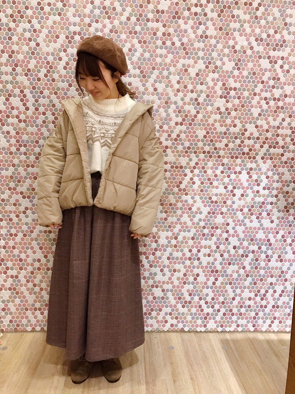 「オトナカジュアル、冬コーデ、大人ガーリー、ブラウン、プチプラ、earth music&ecology、低身長、チビーズ✳︎、ダウンジャケット、ベージュ」｜「earth music&ecologyの・モールベレー（ハンチング/ベレー帽、ブラウン系）」を使った、Ushijawaさん（レディース・149cm）の冬コーディネートの1枚目の写真