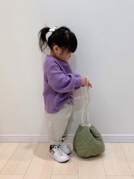 「ホワイトスニーカー」｜「アイテム（スウェット）」を使った、®️ikunan☺︎さん（キッズ・80cm）の冬コーディネート