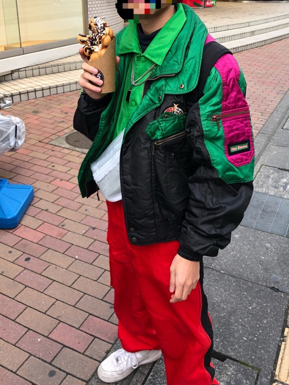 「冬コーデ、カジュアルコーデ、原宿、クレープ、レーシングジャケット、NIKE、ネックレス、100均小物」｜「スキーウェアだったらしいのアイテム（ジャケット/アウター、ブラック系）」を使った、ゆっちゃんさん（メンズ・165cm）の冬コーディネートの1枚目の写真