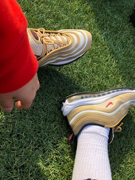 「NIKE（ナイキ）のアイテム（シューズ、ベージュ系）」を使った、バーニーさん（メンズ・165cm）の春コーディネート