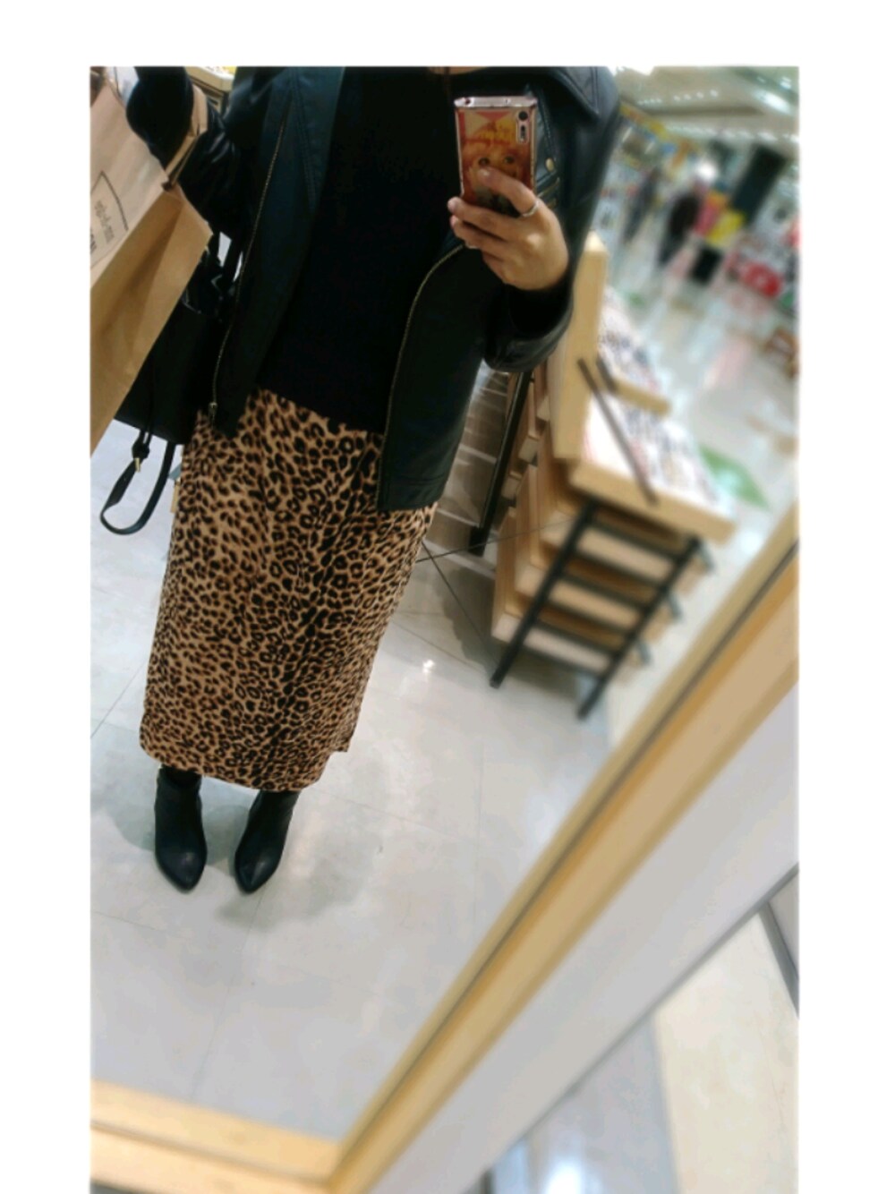 「アパレル、おしゃれになりたい、ヒョウ柄スカート、ライダースジャケット、大人コーデ、いいねお願いします💕、いいね返し」｜「a.v.vのアイテム（ショルダーバッグ、ブラック系）」を使った、pypy02さん（レディース・163cm）の春コーディネートの1枚目の写真