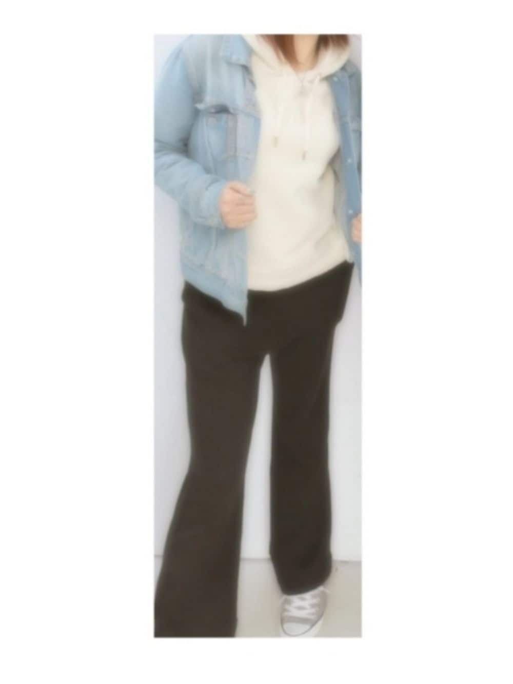 「アパレル、おしゃれになりたい、パーカーコーデ、テレコパンツ、ラフスタイル、てぬきスタイル、いいねお願いします💕、いいね返し」｜「a.v.vのプルパーカー　裏毛裏起毛（パーカー、ホワイト系）」を使った、pypy02さん（レディース・163cm）の春コーディネートの1枚目の写真