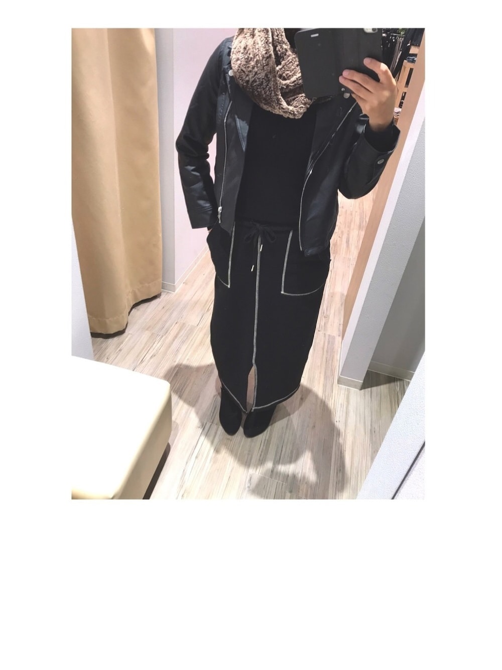 「アパレル、おしゃれになりたい、黒コーデ、スリットスカート、リブニット、大人コーデ、冬コーデ、ライダース好きすぎ、いいねお願いします💕、いいね返し」｜「GRAND GLOBALのアイテム（ブーツ、ブラック系）」を使った、pypy02さん（レディース・163cm）の秋コーディネートの1枚目の写真