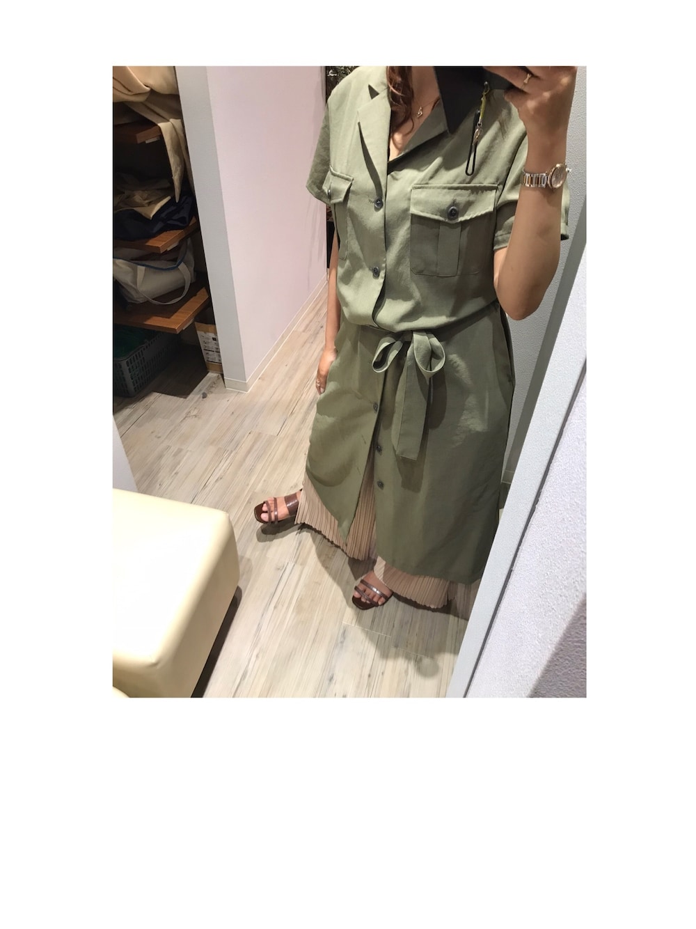 「これが私をアゲる服、アパレル、おしゃれになりたい、シャツワンピース、レイヤードスタイル、ラフスタイル、カーキ、いいねお願いします💕、いいね返し」｜「a.v.vの【InRed5月号掲載】スクエアトゥミュールサンダル[WEB限定サイズ]（サンダル、ブラウン系）」を使った、pypy02さん（レディース・163cm）の春コーディネートの1枚目の写真