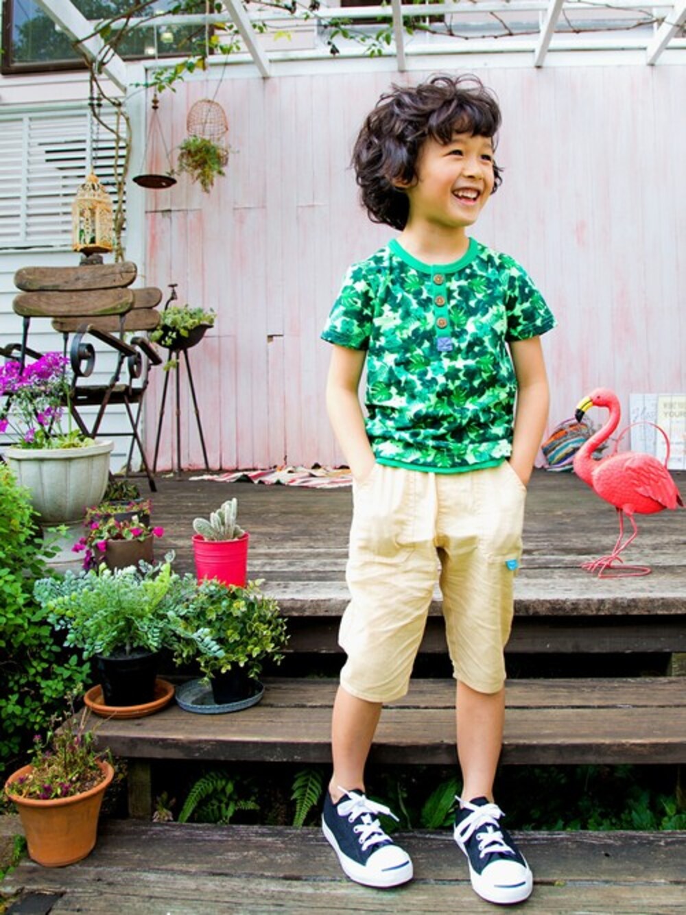 「カモフラ、子供服、キッズコーデ、おでかけ、男の子、夏コーデ、ヘンリーネック、ラグマート、キッズファッション、ragmart」｜「RAGMARTのヘンリーネック総柄Tシャツ（Tシャツ/カットソー、グリーン系）」を使った、RAGMARTさん（キッズ・112cm）の春コーディネートの1枚目の写真