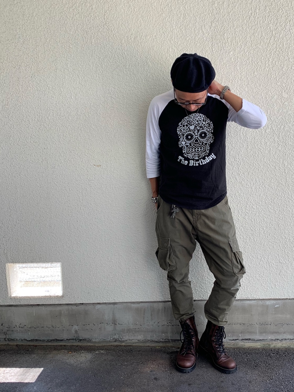 「The Birthday、ロックンロール、virgo wear works、カーゴパンツ、7分袖、ベレー帽、スカル、ブーツイン」｜「CA4LAのアイテム（ハンチング/ベレー帽、ブラック系）」を使った、ソワカさん（メンズ・175cm）の秋コーディネートの1枚目の写真